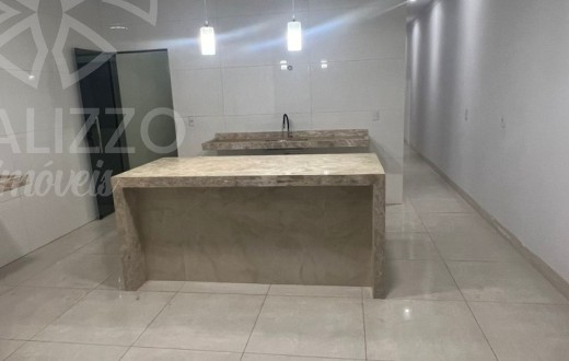 Casa 3 qtos, prox Hugol